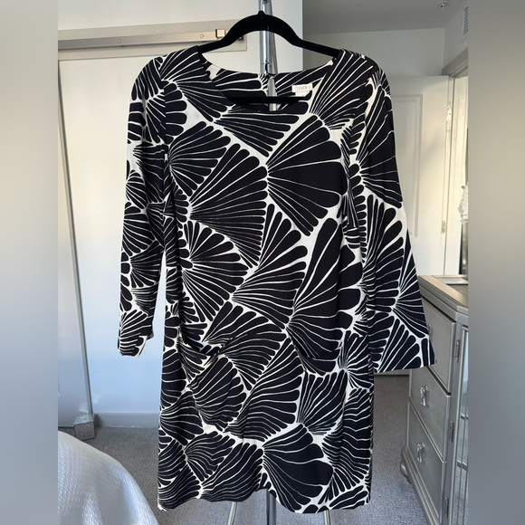 J. Crew Black and White Graphic Shell Motif Mini Dress Size 4 with 3/4 sleeves - Picture 4 of 12